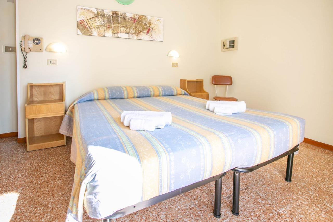 Hotel Ischia ريميني المظهر الخارجي الصورة